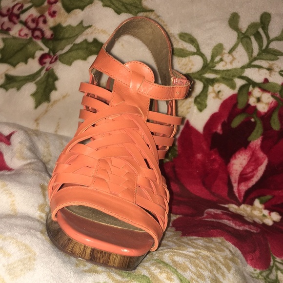 ❗️🔥 Orange heels❗️🔥 8.5 in women’s😱 very comfy - Picture 5 of 5